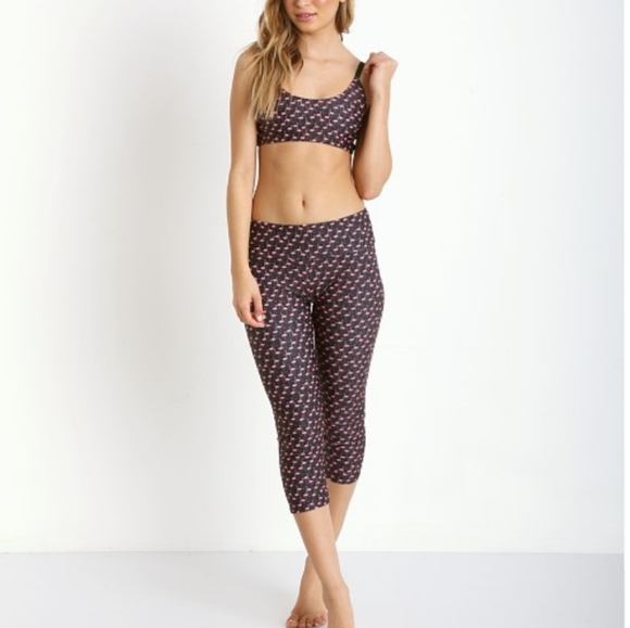 Onzie Flamingo Crops Size M/L - Picture 1 of 7
